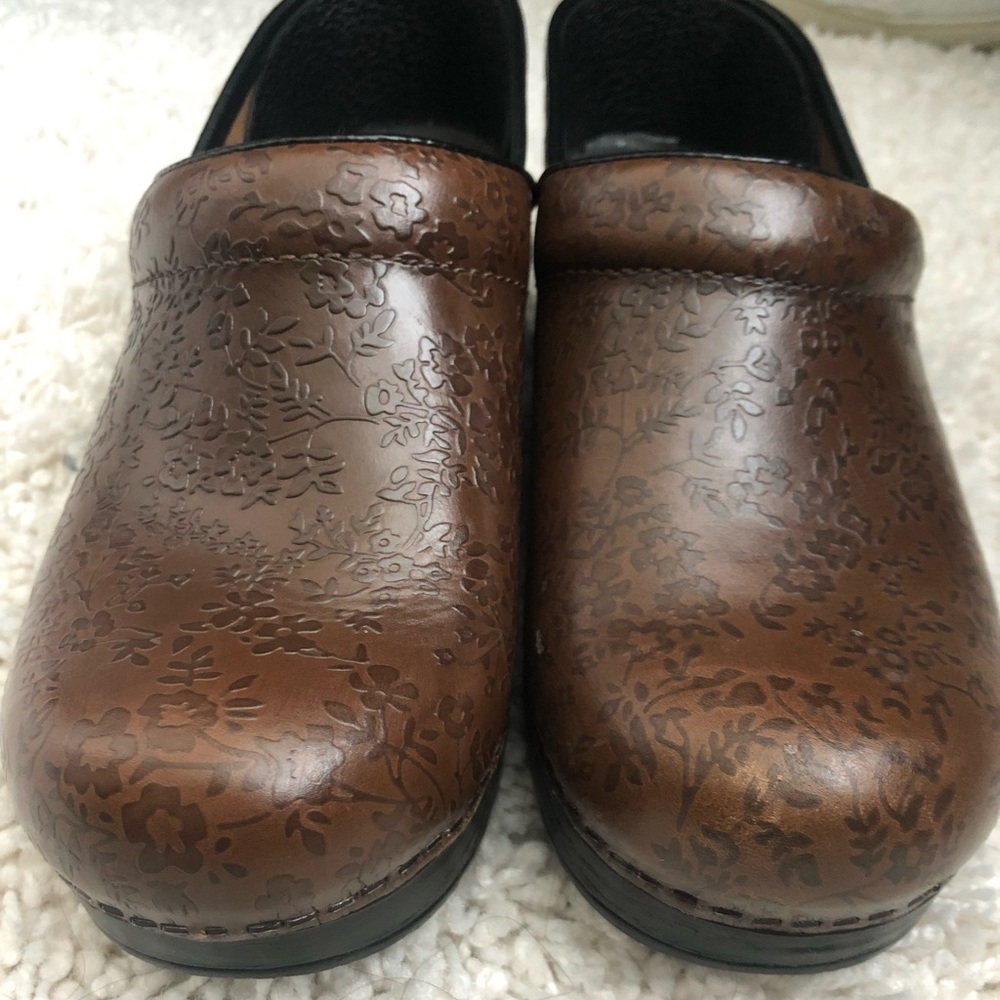 Brand new Dansko shoes size 8.5/9!!